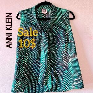 🎄🧑‍🎄Floral silk blouse with striped colt ,  very stylish and good❤️❤️😍😍